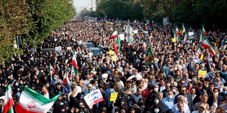 Crecen las protestas contra el régimen iraní mientras Trump respalda a los manifestantes y se agrava la crisis económica