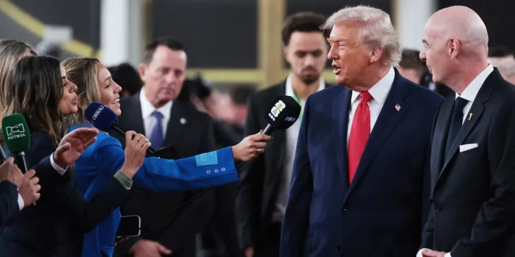 Trump elogia a Milei en la gala del sorteo del Mundial 2026 y recibe un premio de la FIFA