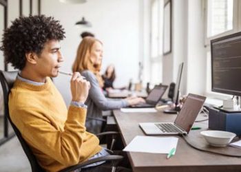 Asempleo alerta del “desajuste” entre oferta y demanda en el empleo de los jóvenes: tres de cada 10 trabajan en comercio u hostelería