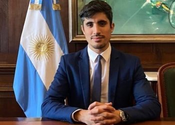 Cancillería desplazó a un diplomático en Siria por un polémico gesto en redes sociales