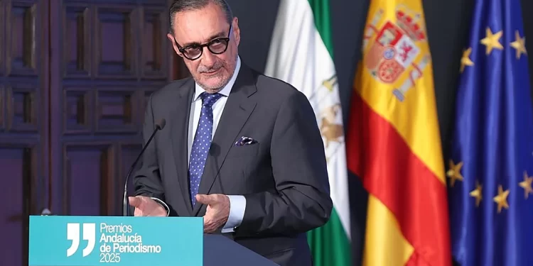 Carlos Herrera recibe el premio Andalucía de Periodismo a la trayectoria profesional: «Esta tierra debe aspirar al liderazgo de España»