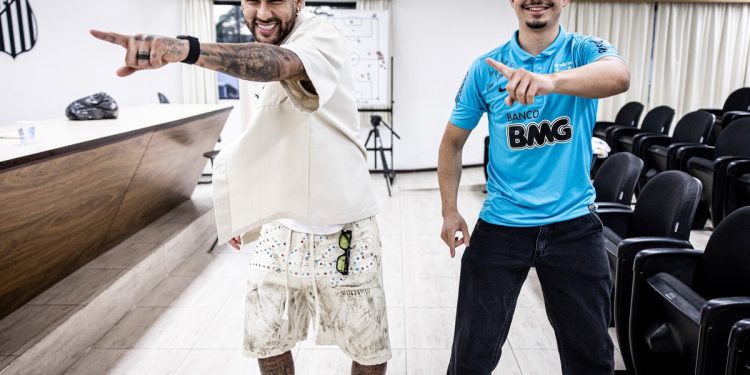 El tierno reencuentro de Neymar en Santos con Matheus, el niño con leucemia que le pidió un festejo en 2012