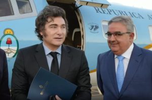 Jalil se aparta de Cristina Kirchner y fortalece a Milei: el golpe al bloque peronista en Diputados