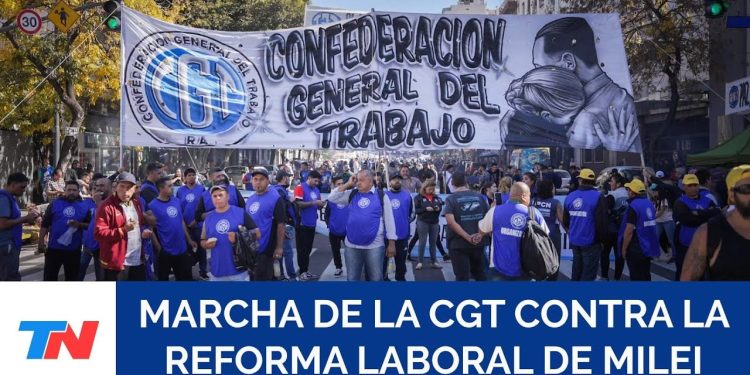 La CGT marchó en Plaza de Mayo contra la reforma laboral y anticipó un “paro nacional”