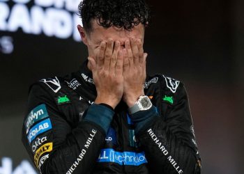 Lando Norris, emocionado hasta las lágrimas tras ganar el título del mundo de la Fórmula 1