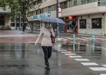 La ciudad de Valencia cancela actividades este domingo por la alerta roja por fuertes lluvias