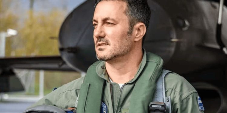 Luis “Maverick” Petri festeja el arribo de F16 y se prepara para el despegue mediático supersónico