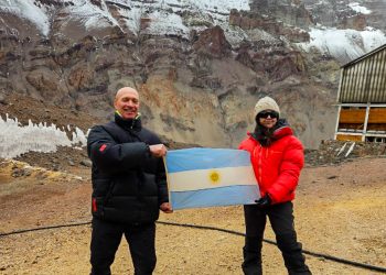 Plaza de Mulas: Mercedes Rus se convirtió en la primera ministra en hacer cumbre en el destacamento más alto del mundo