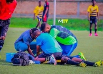Tragedia en África: un jugador murió en pleno partido tras tragarse una moneda