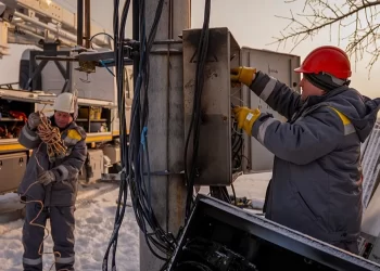 Zelenski denuncia que Rusia prepara ataques contra centrales nucleares para quebrar la red energética de Ucrania