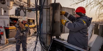 Zelenski denuncia que Rusia prepara ataques contra centrales nucleares para quebrar la red energética de Ucrania