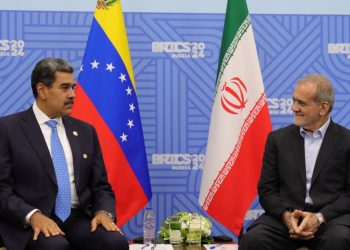 Irán y Venezuela, dos regímenes bajo presión: protestas, alianzas opacas y el impacto del bloqueo estadounidense