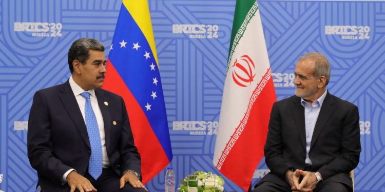 Irán y Venezuela, dos regímenes bajo presión: protestas, alianzas opacas y el impacto del bloqueo estadounidense