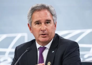 El Canciller Quirno endurece el control interno y reprende públicamente al embajador en Suiza