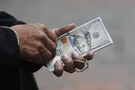 Tras la flexibilización cambiaria, la dolarización se aceleró y los argentinos compraron más de USD 26.000 millones en el mercado oficial