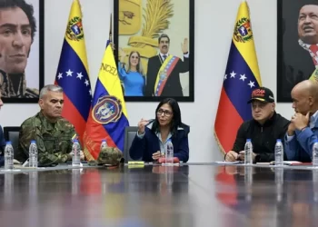Delcy Rodríguez reúne a su gabinete y envía “amigable” mensaje a Washington para contener la presión tras la captura de Maduro