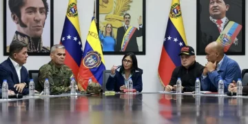 Delcy Rodríguez reúne a su gabinete y envía “amigable” mensaje a Washington para contener la presión tras la captura de Maduro