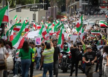 Implosión: Irán entra en su día 14 de protestas con al menos 217 muertos y un llamado abierto a la insurrección nacional