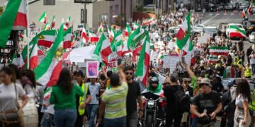 Implosión: Irán entra en su día 14 de protestas con al menos 217 muertos y un llamado abierto a la insurrección nacional