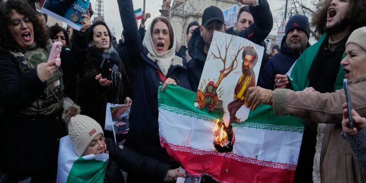 Gobierno de Irán asesino a miles de ciudadanos y merma la protesta: represión, amenaza externa y una crisis que sacude al tablero internacional. Imágenes duras