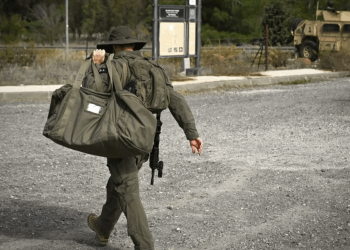 Las Fuerzas de Defensa de Israel evalúan extender el servicio obligatorio y reducir los días de reserva ante el agotamiento de tropas