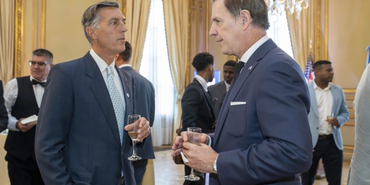 El festejo en honor a Christopher Ruddy en la embajada de Estados Unidos y el almuerzo posterior que reavivó sombras sobre el Club Americano