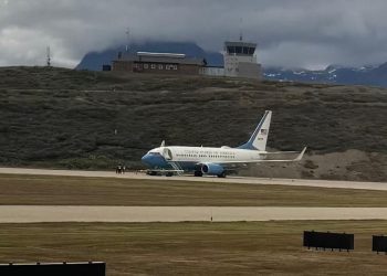 Sobreactuado revuelo político por la llegada a Ushuaia de un avión militar estadounidense en misión política con congresistas, por cierto, civiles.