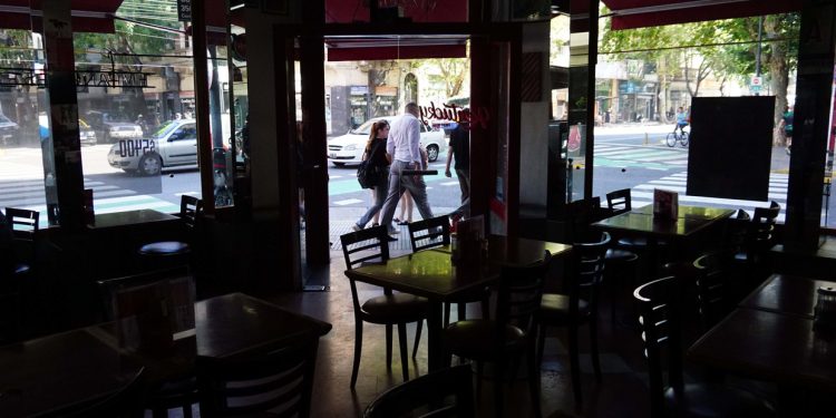 Apagón masivo en CABA y el conurbano norte en plena ola de calor genera complicaciones en servicios y transporte