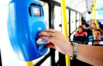 Aumentos en transporte se suman a los de combustibles y energía que golpean el bolsillo al iniciar 2026