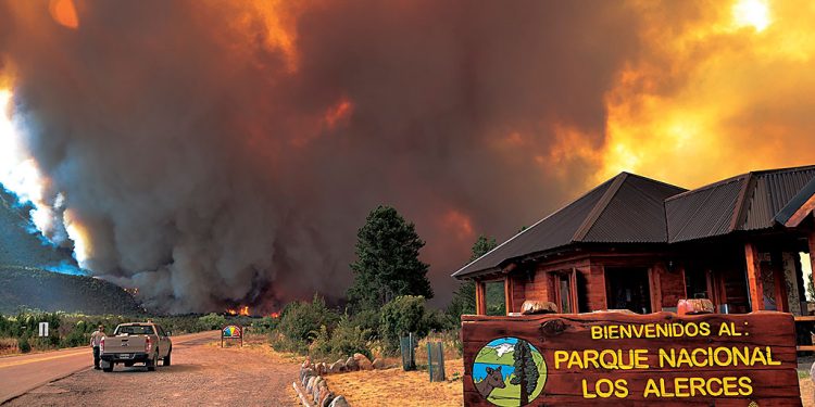 Incendios de sexta generación exponen falencias estructurales y cuestionan a la conducción nacional del manejo del fuego