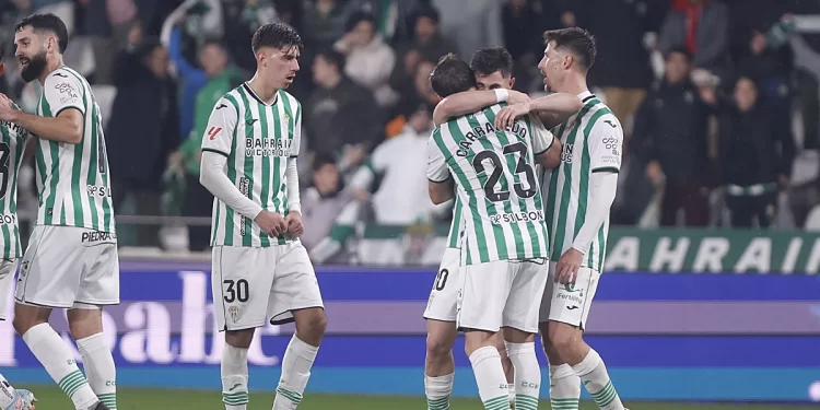 El Córdoba CF recupera su color en el 2026 con una solvente victoria ante el Burgos (2-0)