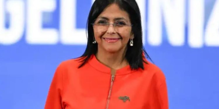 Delcy Rodríguez reafirma su compromiso de “rescatar” a Maduro y Cilia Flores en medio de crisis política profunda