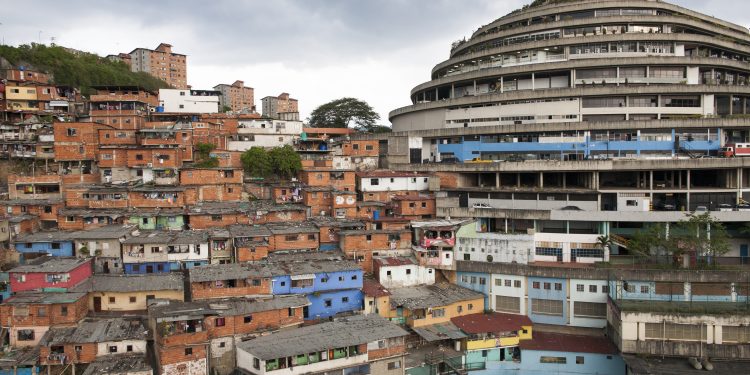 Venezuela anuncia liberación de presos políticos, incluidos extranjeros, en un gesto que cuestionan ONG y opositores