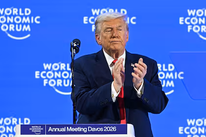 Trump endurece su discurso en Davos, exige negociar por Groenlandia y la define como un “pedazo de hielo” clave para la seguridad global