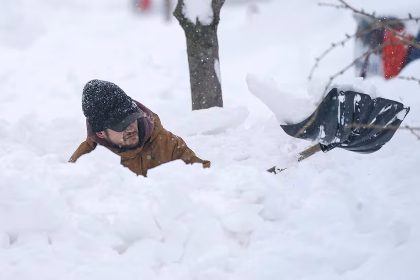 Urgente: Estados Unidos bajo una tormenta invernal colosal; Nueva York en emergencia máxima y 200 millones de personas en riesgo
