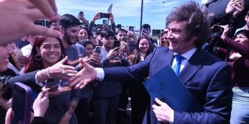 Milei refuerza su liderazgo político ante una multitud en Mar del Plata y amplía la brecha sobre sus competidores