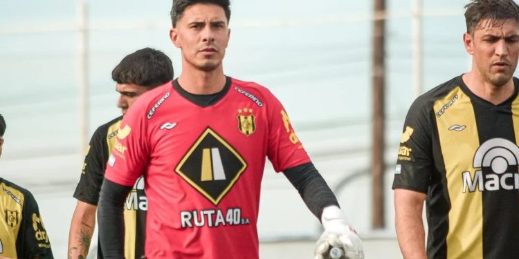 Shock en la Primera Nacional: un arquero sufrió un paro cardiorespiratorio en pleno entrenamiento