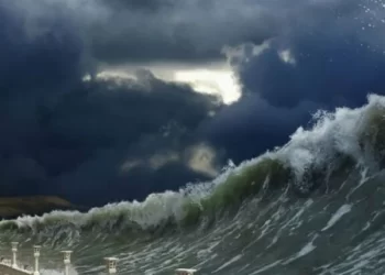 Alarma por tsunami en la Costa Atlántica: Un fenómeno extremo del mar sorprendió a turistas en Santa Clara del Mar