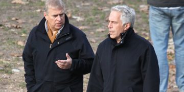 Revelaciones inéditas sobre psicopata sexual Jeffrey Epstein reavivan relación con el príncipe Andrés en medio de la divulgación de documentos