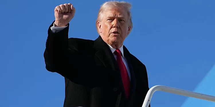 Trump abre la puerta al cambio de poder en Irán y refuerza la presión con un segundo portaaviones rumbo a Oriente Medio