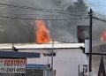 Grave incendio industrial en San Miguel obligó a un amplio despliegue de bomberos y generó alarma vecinal