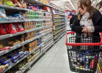 Inflación de febrero en zona de 3% pone en aprietos la meta de Milei y obliga a recalibrar expectativas