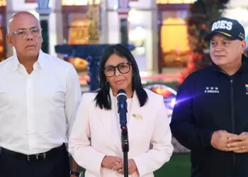 Delcy Rodríguez dice que fue invitada a Estados Unidos y ratifica que Nicolás Maduro sigue siendo el “presidente legítimo”