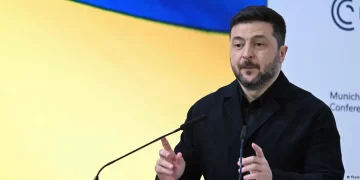 Putin, “esclavo de la guerra”: Zelenski endurece su mensaje en Múnich y reclama más defensa aérea ante ataques rusos a la energía