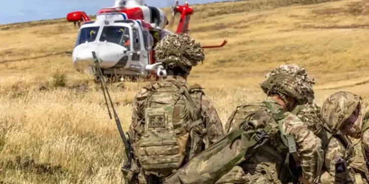 Londres refuerza su despliegue militar en Malvinas y justifica maniobras para aprovechar el clima “extremo”, pese a condiciones benignas de verano