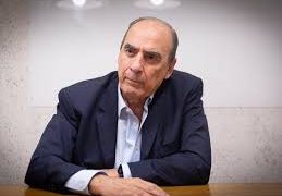 Guillermo Francos intenta rearmarse tras su salida del gobierno y en su entorno comparan a Santiago Caputo con López Rega
