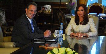 Epestein vinculado a exembajador de Estados Unidos en Argentina. En México condenan a muerte al diplomático y éste logró enviar a otro en su lugar.