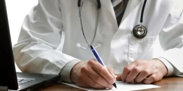 Oficialismo acepta reescribir el artículo de licencias médicas para blindar la reforma laboral en Diputados