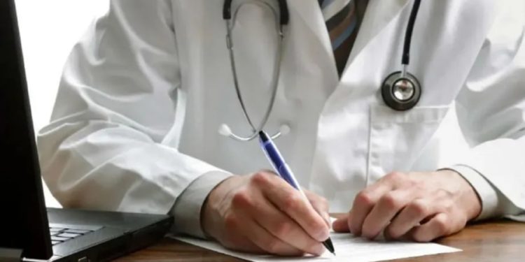 Oficialismo acepta reescribir el artículo de licencias médicas para blindar la reforma laboral en Diputados