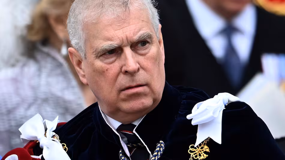 Detienen al ex príncipe Andrés por filtrar documentos del gobierno a su amigo el degenerado sexual Epstein